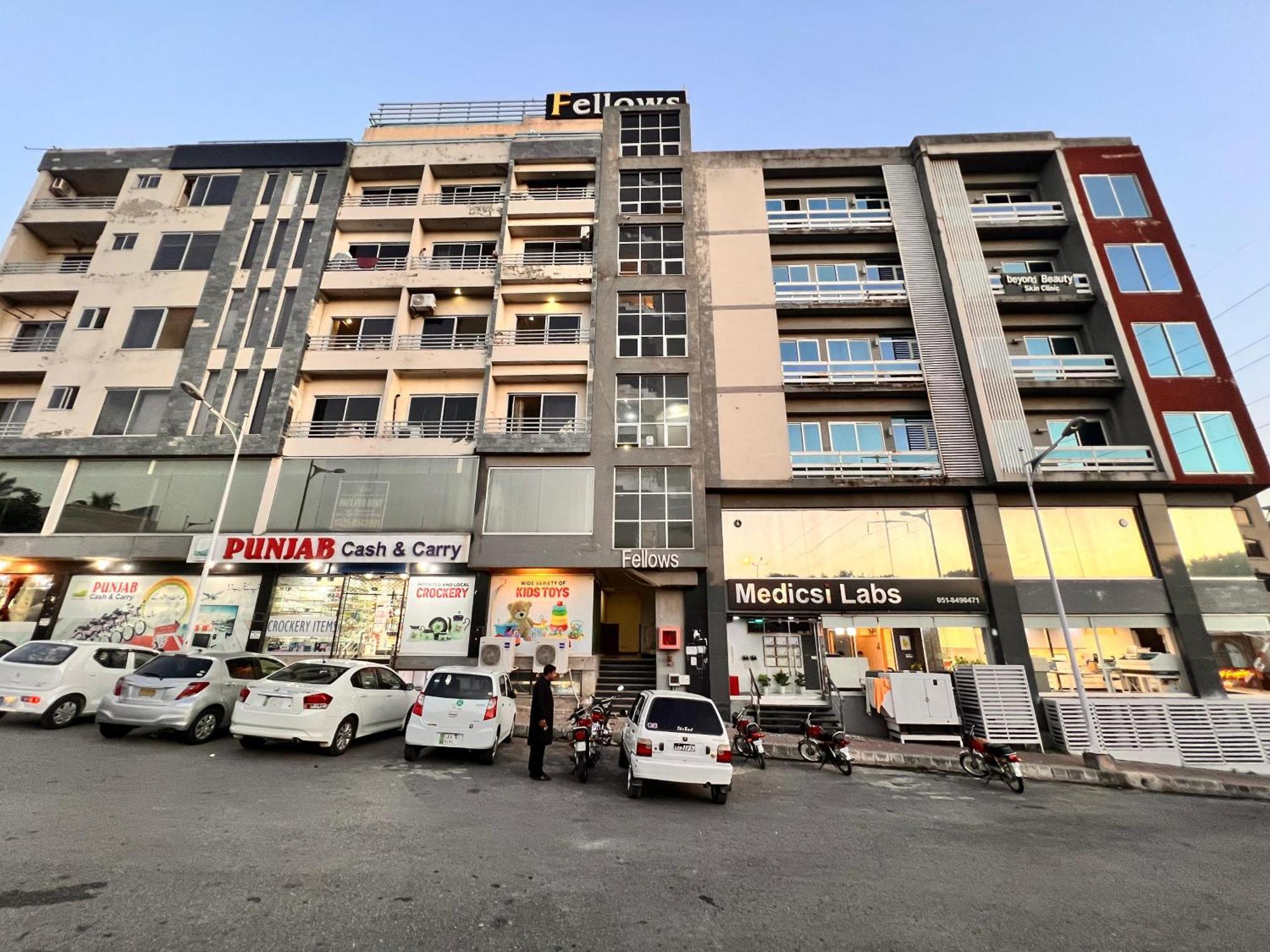 Crystal Comfort Studio Rawalpindi Bilik gambar